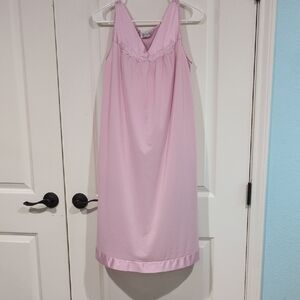 Vanity Fair Soft Pink Silky Satin Nylon Vintage Nightgown Medium